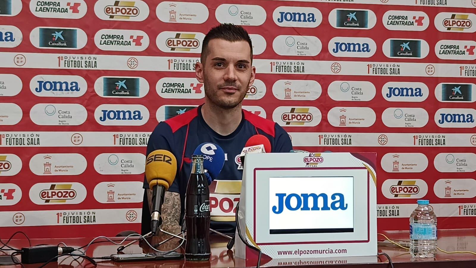 Dani Martínez en la sala de prensa del Palacio