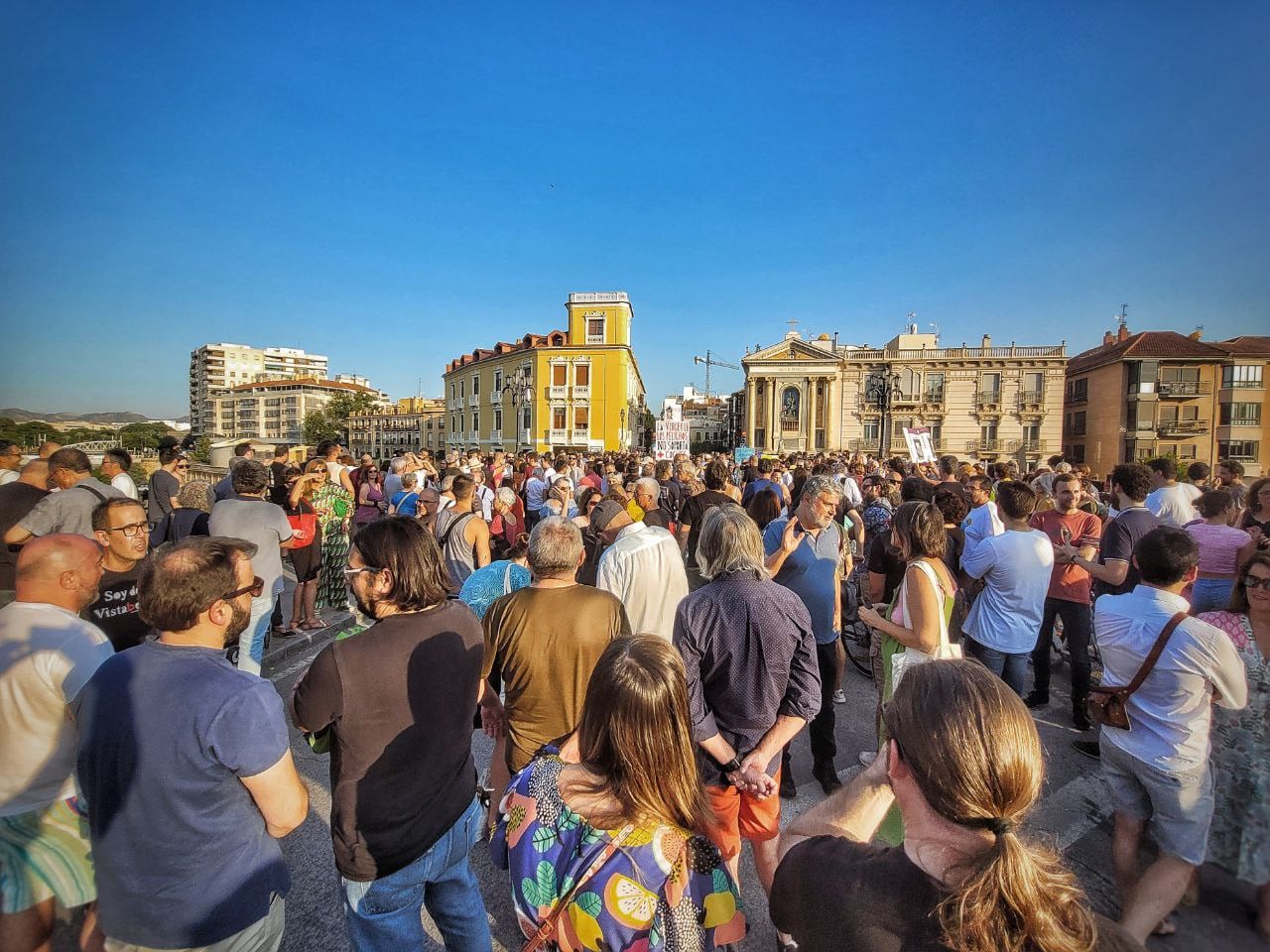 Protesta en Murcia contra la reapertura del Puente Viejo