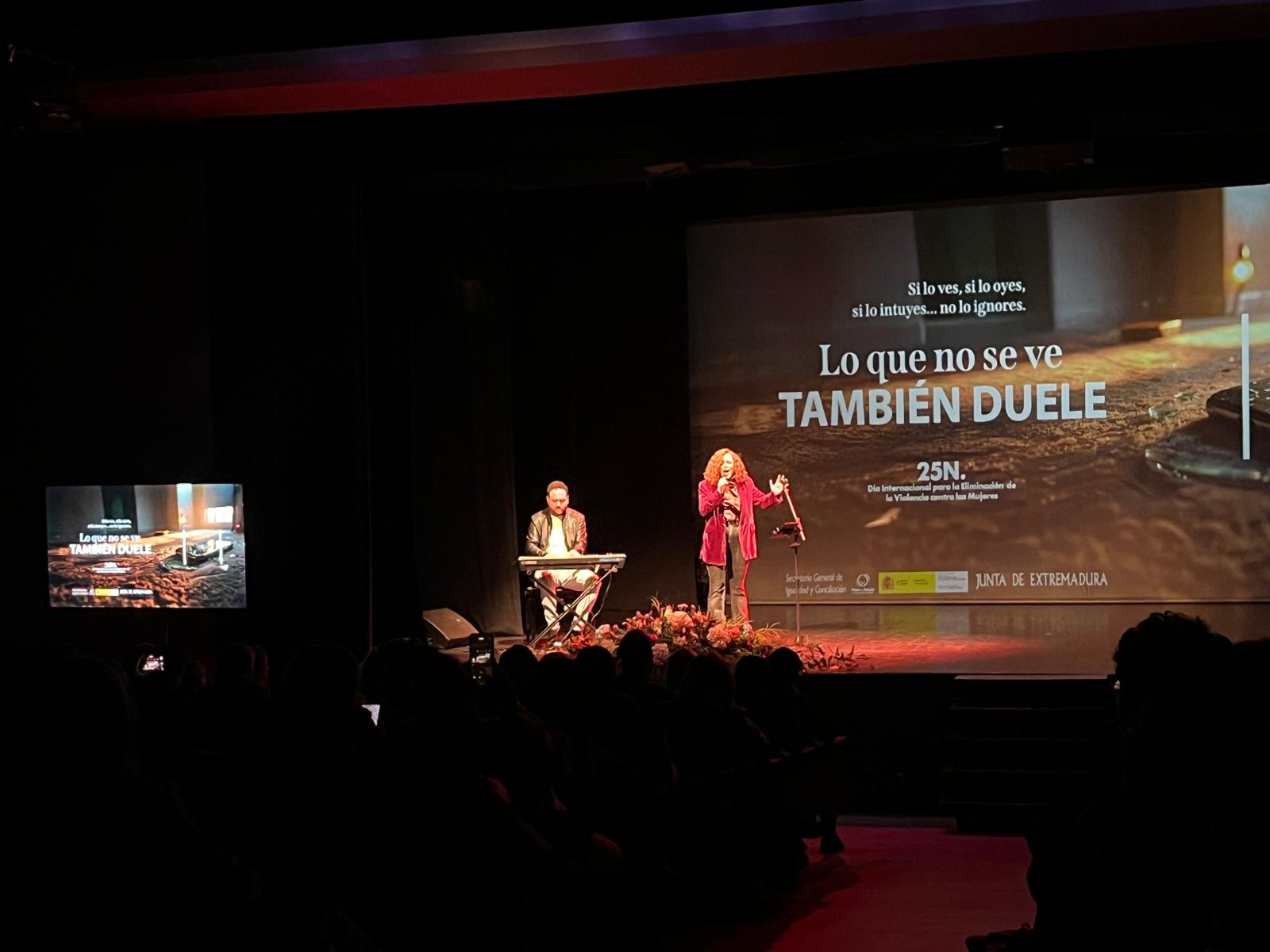 Acto Institucional del 25N en Extremadura, en la Sala Trajano de Mérida