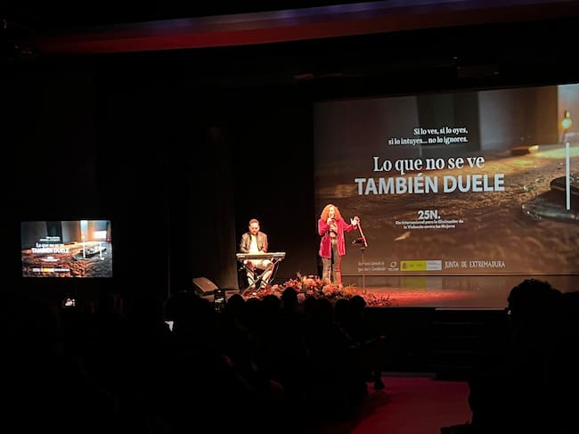 Acto Institucional del 25N en Extremadura, en la Sala Trajano de Mérida