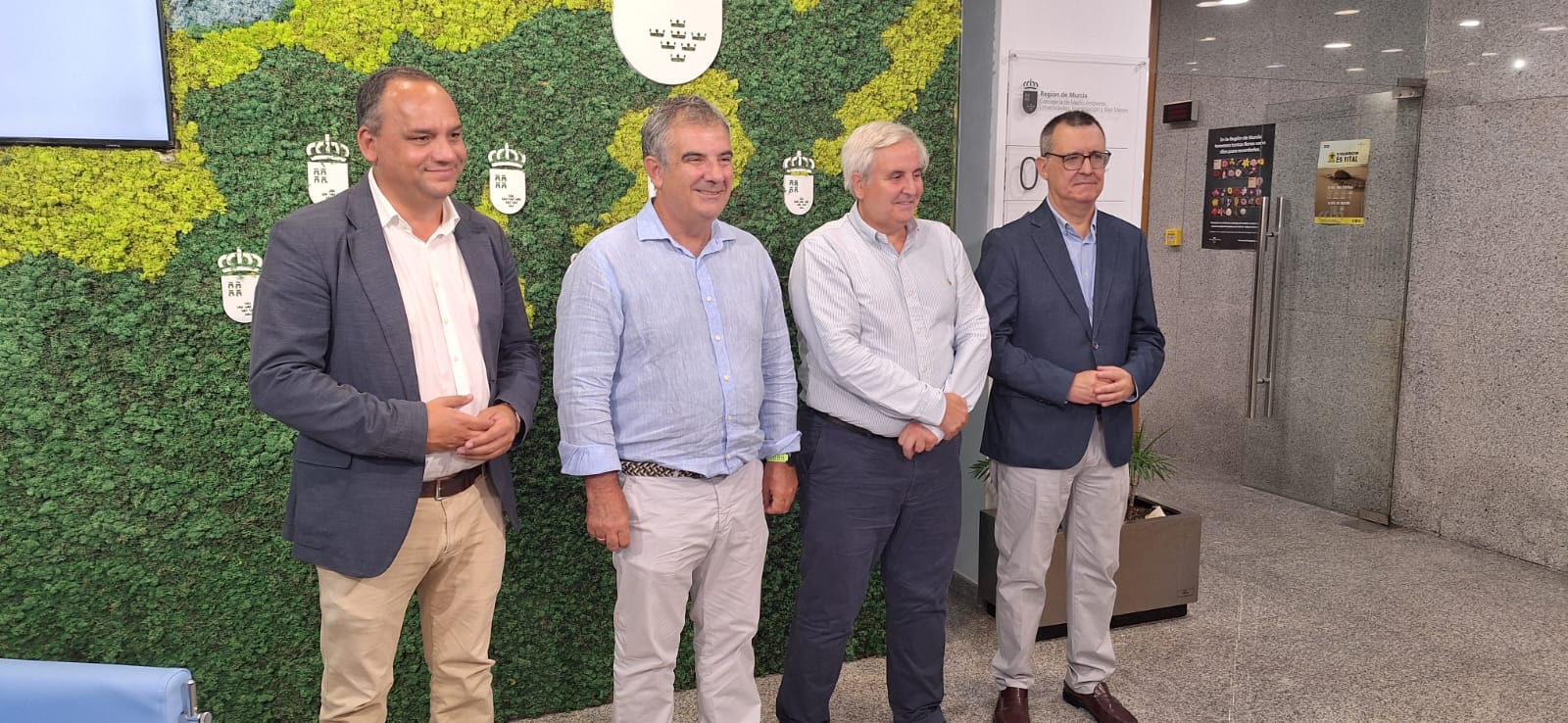 El consejero de Universidades e Investigación, Juan María Vázquez, y el presidente de la Alianza de Centros de Excelencia Severo Ochoa, Antonio Molina, tras la reunión para abordar cuestiones relativas al impulso del sistema de Ciencia y Tecnología de la Región de Murcia