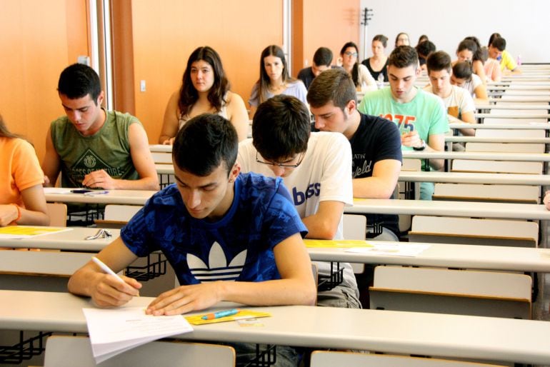 Un 40% dels alumnes rep ajudes per estudiar a les universitats públiques catalanes