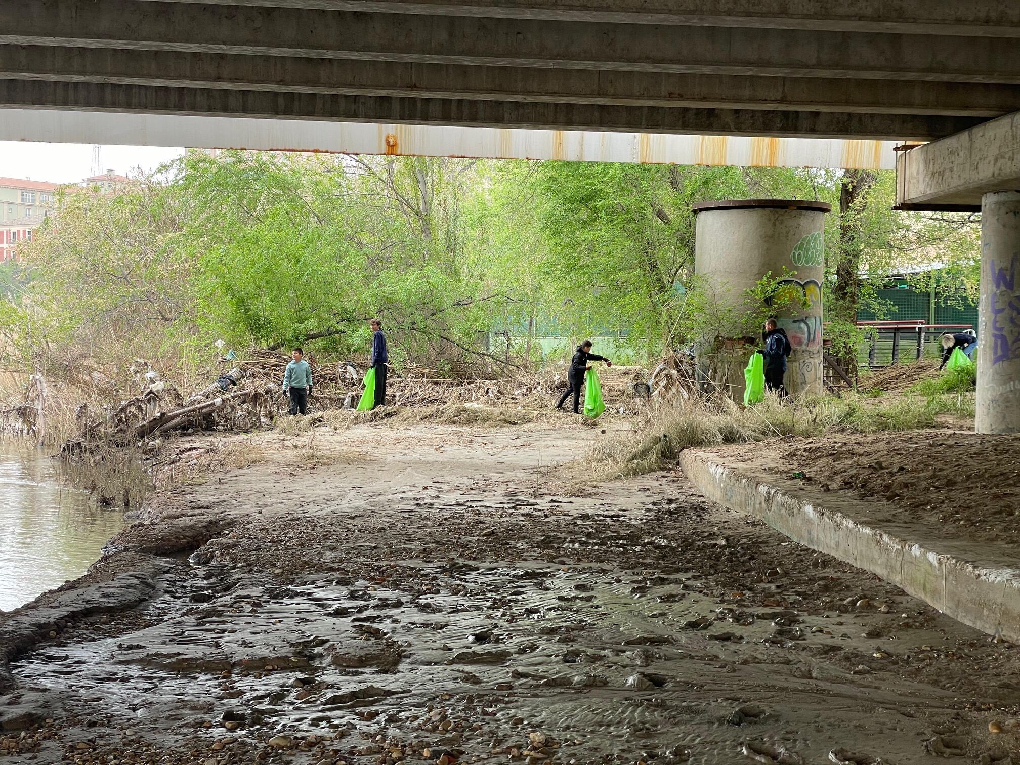 Jornada de &#039;basuraleza&#039; en las riberas y rodaderos del Tajo
