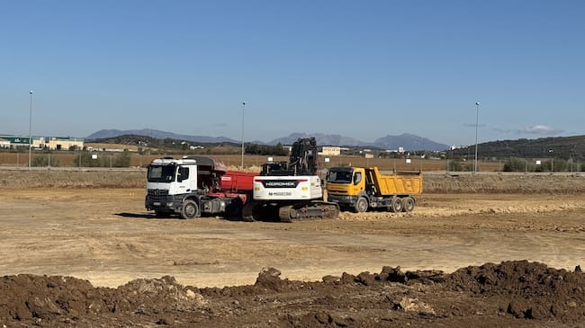 Primera piedra del centro logístico de Agua Mineral San Benedetto en Villanueva del Trabuco