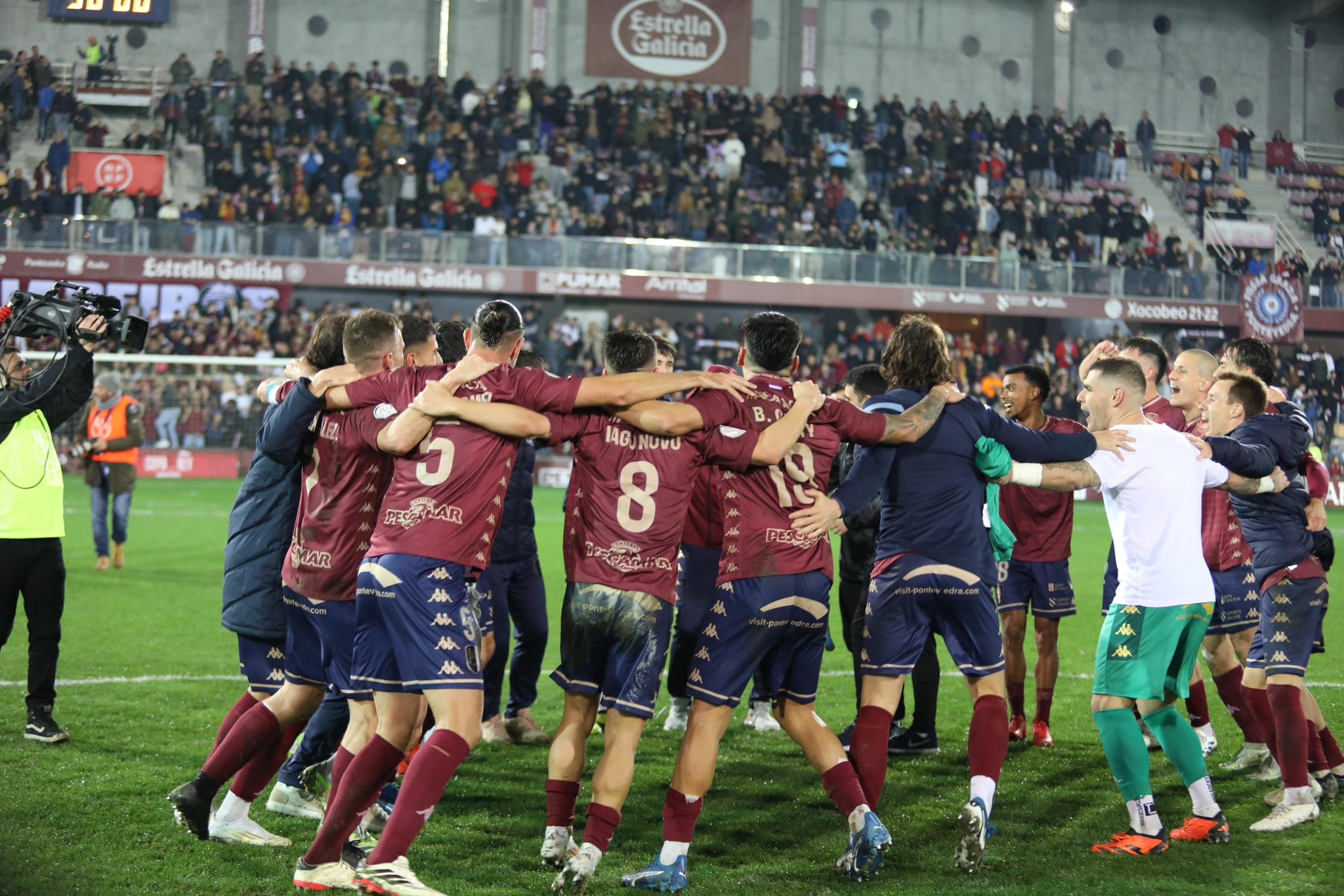 El Pontevedra celebra su victoria en la segunda ronda de la Copa del Rey