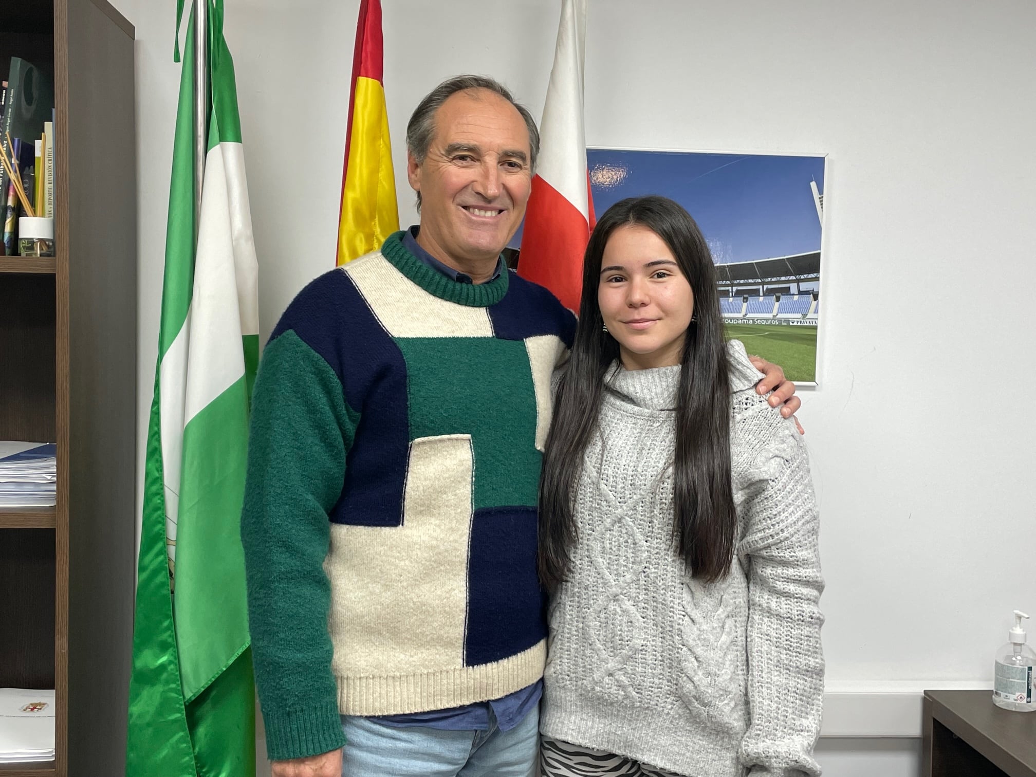 El edil de deportes de Almería reconoce la gran labor que ha realizado la joven almeriense.