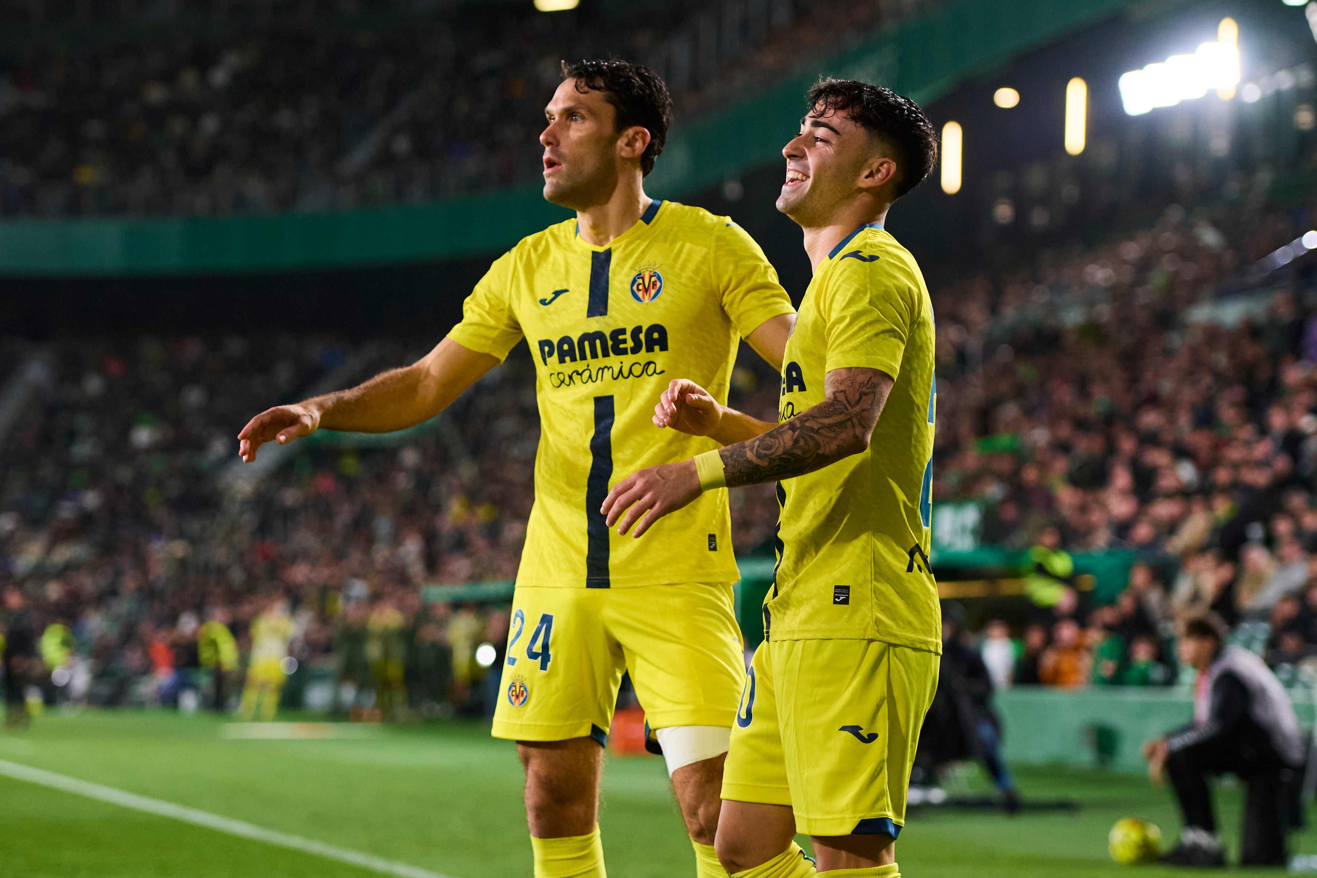El Villarreal CF celebra uno de sus primeros goles en Elche