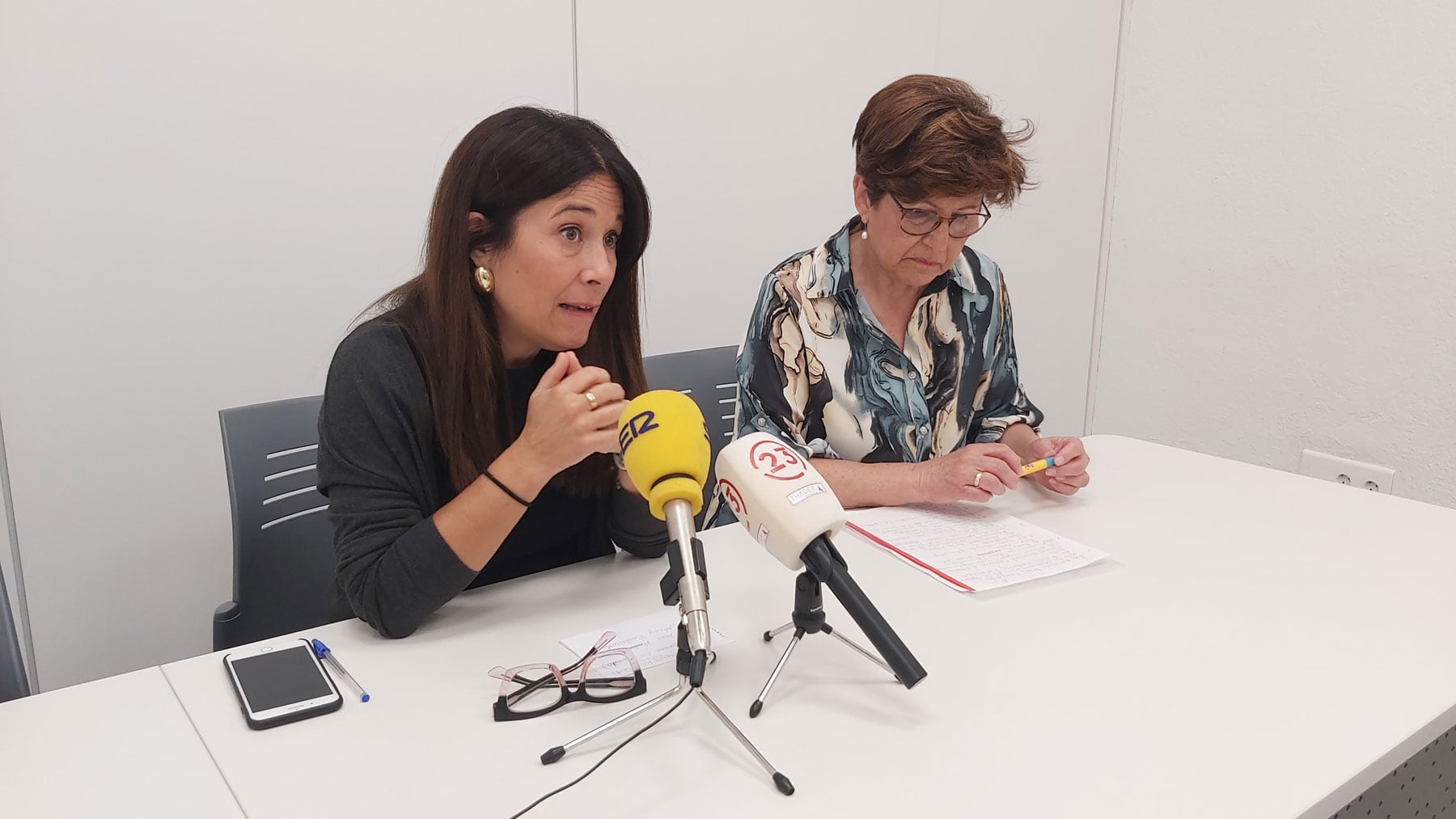 Lorena Zamorano y María José Lorenzo, durante la presentación de los concursos de Alcoy Modernista