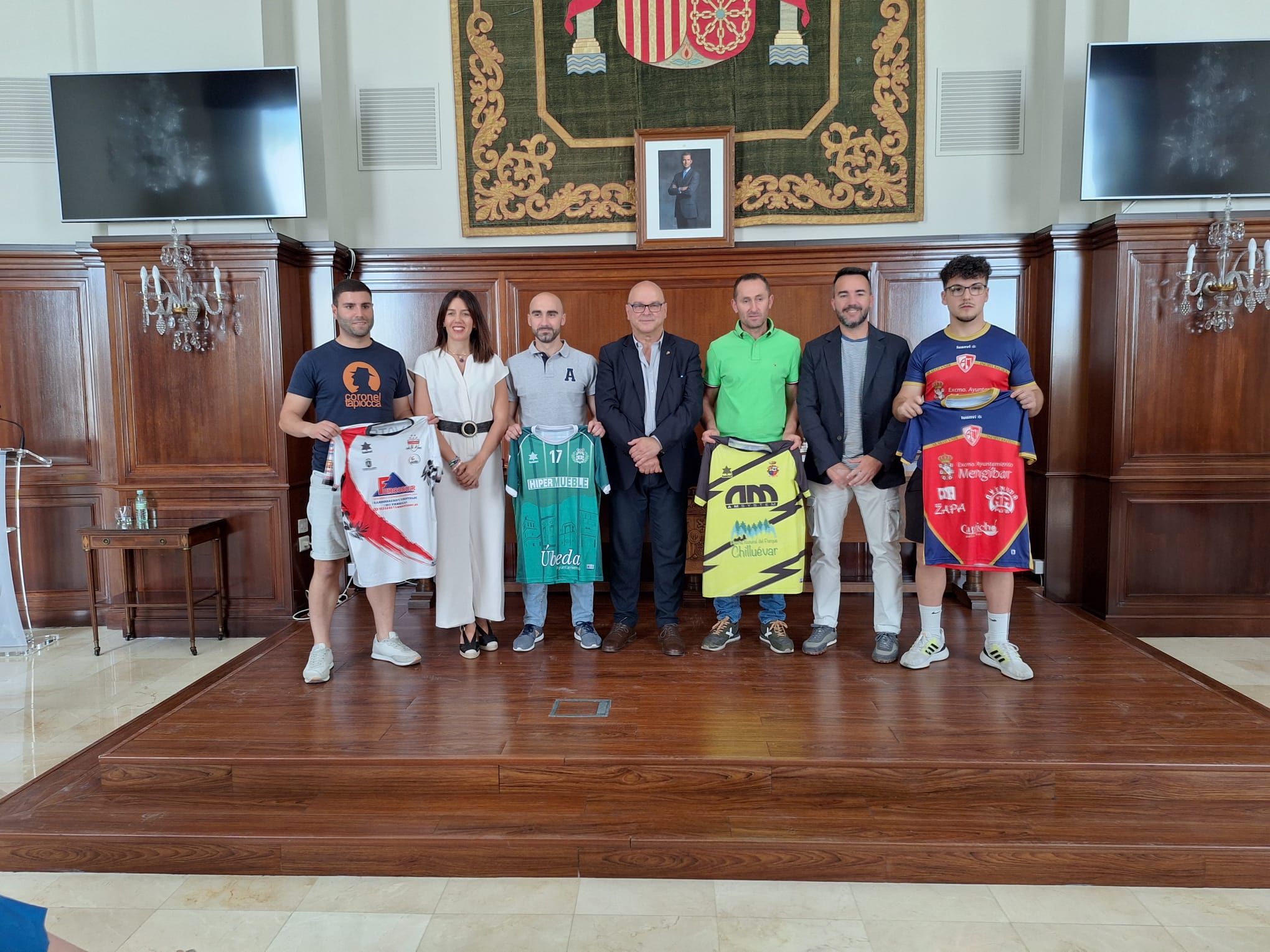 Presentación de la 78ª Copa Subdelegado de Jaén, con el subdelegado Manuel Fernández en el centro.