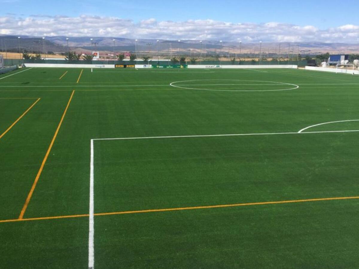 El Club inaugura el nuevo campo de césped artificial