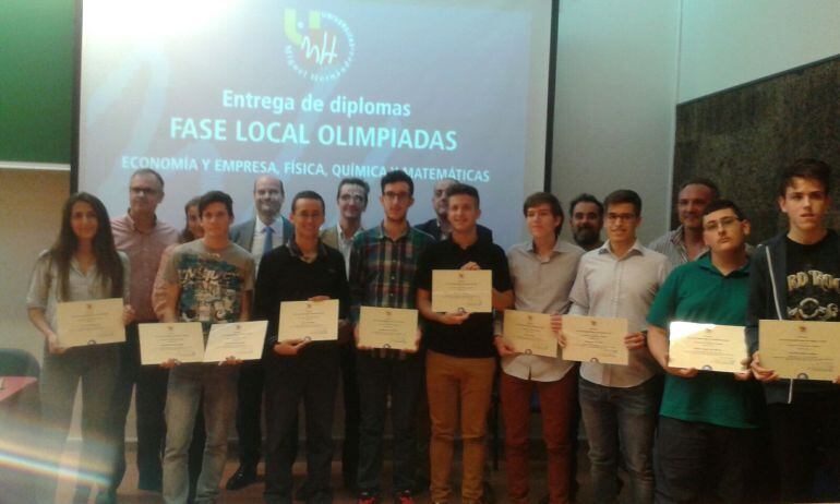 Premiados en la fase local de las Olimpiadas de Física, Química, Matemáticas y Economía y Empresa