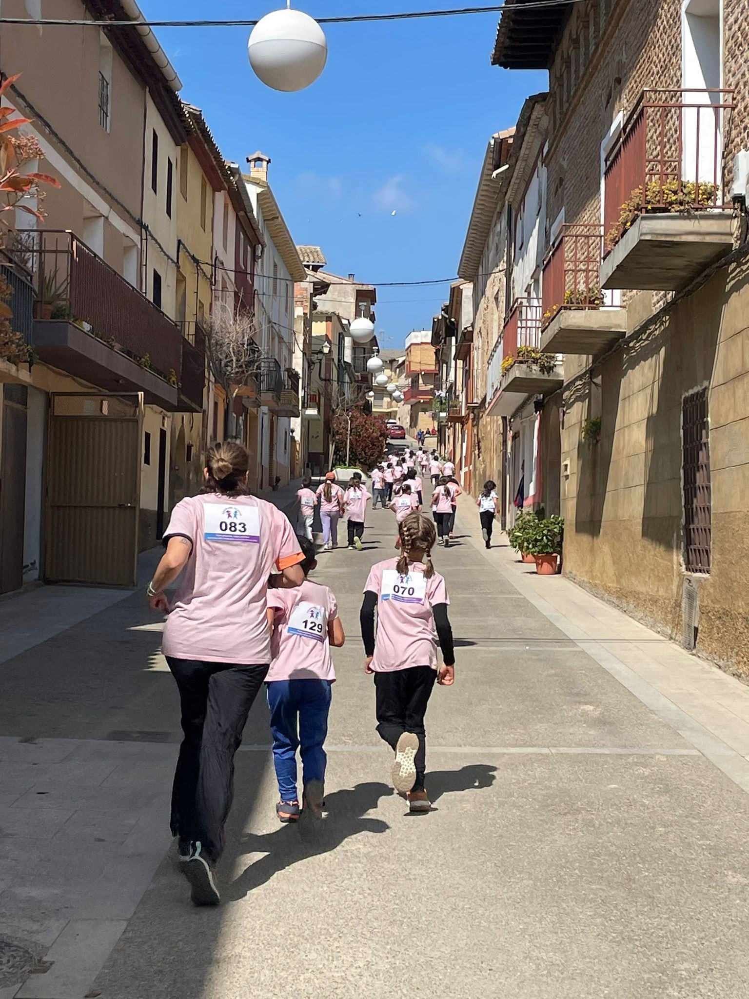 La carrera solidaria por las calles de Peraltilla