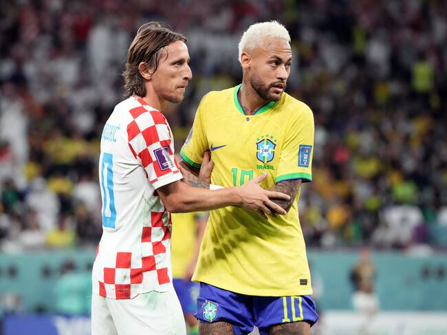 Modric y Neymar en el encuentro entre Croacia y Brasil.