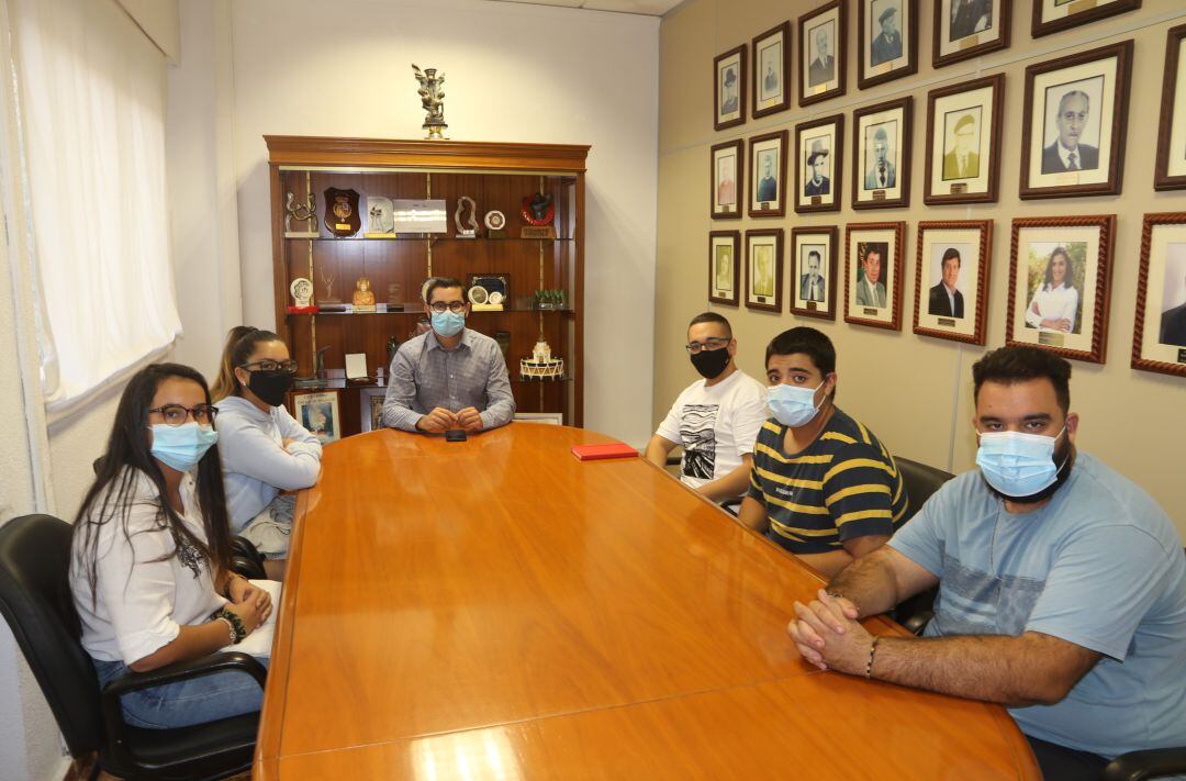 Reunión del alcalde, Samuel Falomir, con los jóvenes.