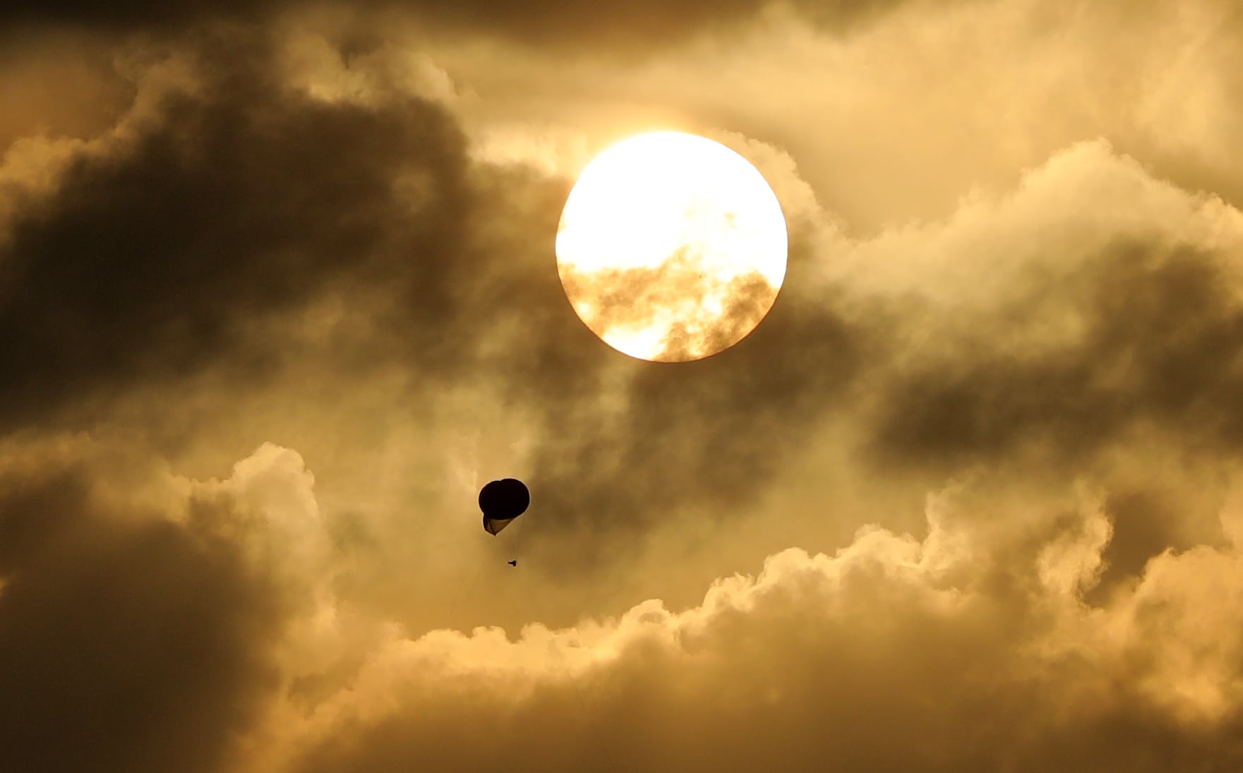 Imagen de un supuesto globo espía del ejército Israelí sobrevolando el este de Gaza