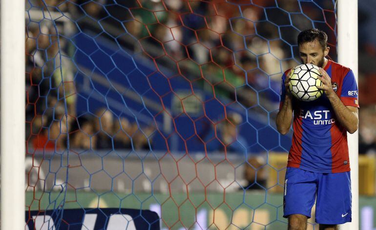 El centrocampista del Levante José Luis Morales durante el partido de la jornada 33 de Liga de Primera División que se disputa esta noche en el estadio Ciudad de Valencia. EFE-Juan Carlos Cárdenas