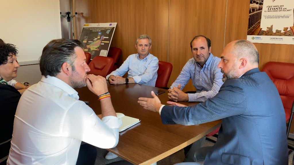 Pablo Ruz con Javier Berenguer, presidente de Riegos de Levante, en una imagen de archivo