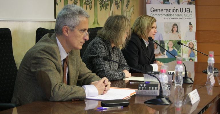 El catedrático de Derecho Constitucional de la Universidad de Jaén, Gerardo Ruiz Rico, durante la inauguración del seminario.