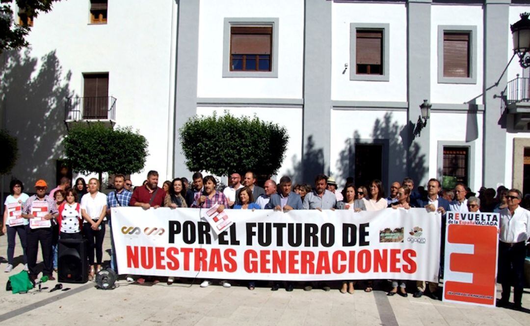 Concentración en la Plaza Mayor de Baza