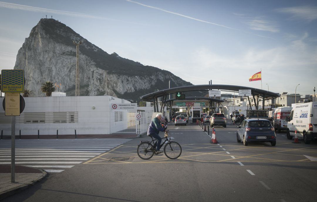 Frontera entre La Línea de la Concepción y Gibraltar. 