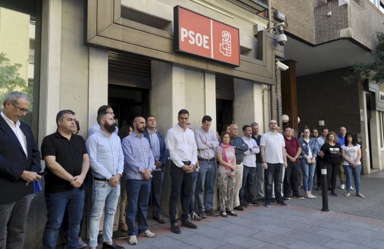 Pedro, Sánchez, junto a los trabajadores de Ferraz.