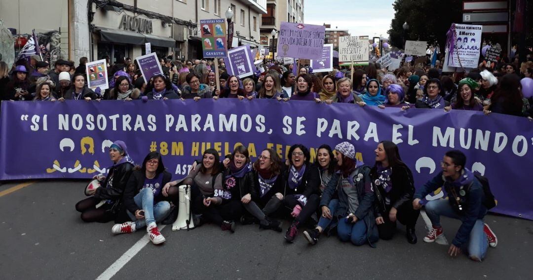 Cabecera de la manifestación de Gijón