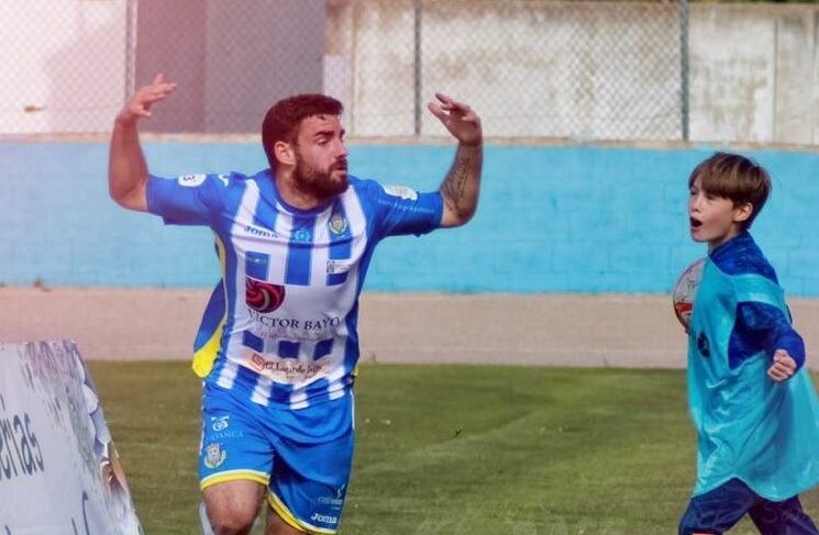 Átomo durante la celebración de un gol con la camiseta blanquiazul la pasada temporada