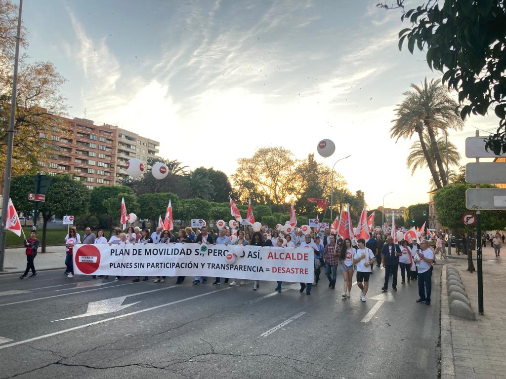 Las calles del centro de Murcia han acogido la manifestación contra los planes de movilidad