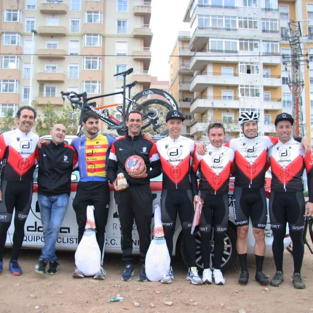 Antonio Domene, con el jamón