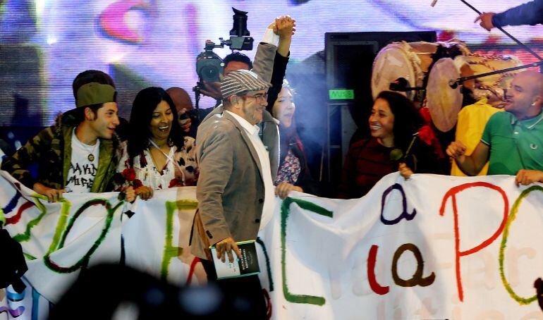 El ex comandante de las FARC, Rodrigo Londoño, alias &quot;Timochenko&quot;, participa en el lanzamiento oficial del partido de las FARC.