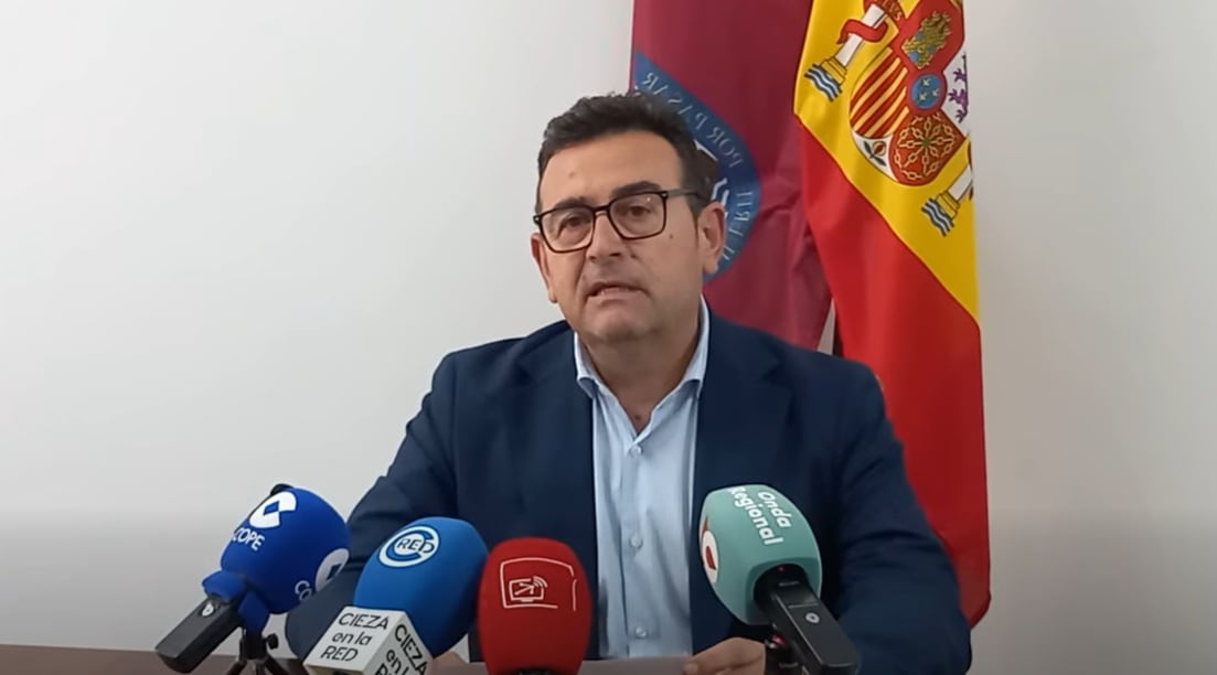 El alcalde de Cieza, Tomás Antonio Rubio, en rueda de prensa tras el Pleno Extraordinario celebrado hoy