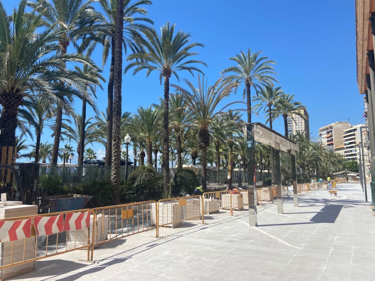 Reacciones de los hosteleros de La Explanda frente al retraso del proyecto previsto para el mes de junio