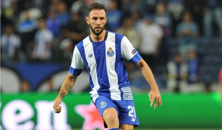 Miguel Layún, en un partido con la camiseta del Oporto.