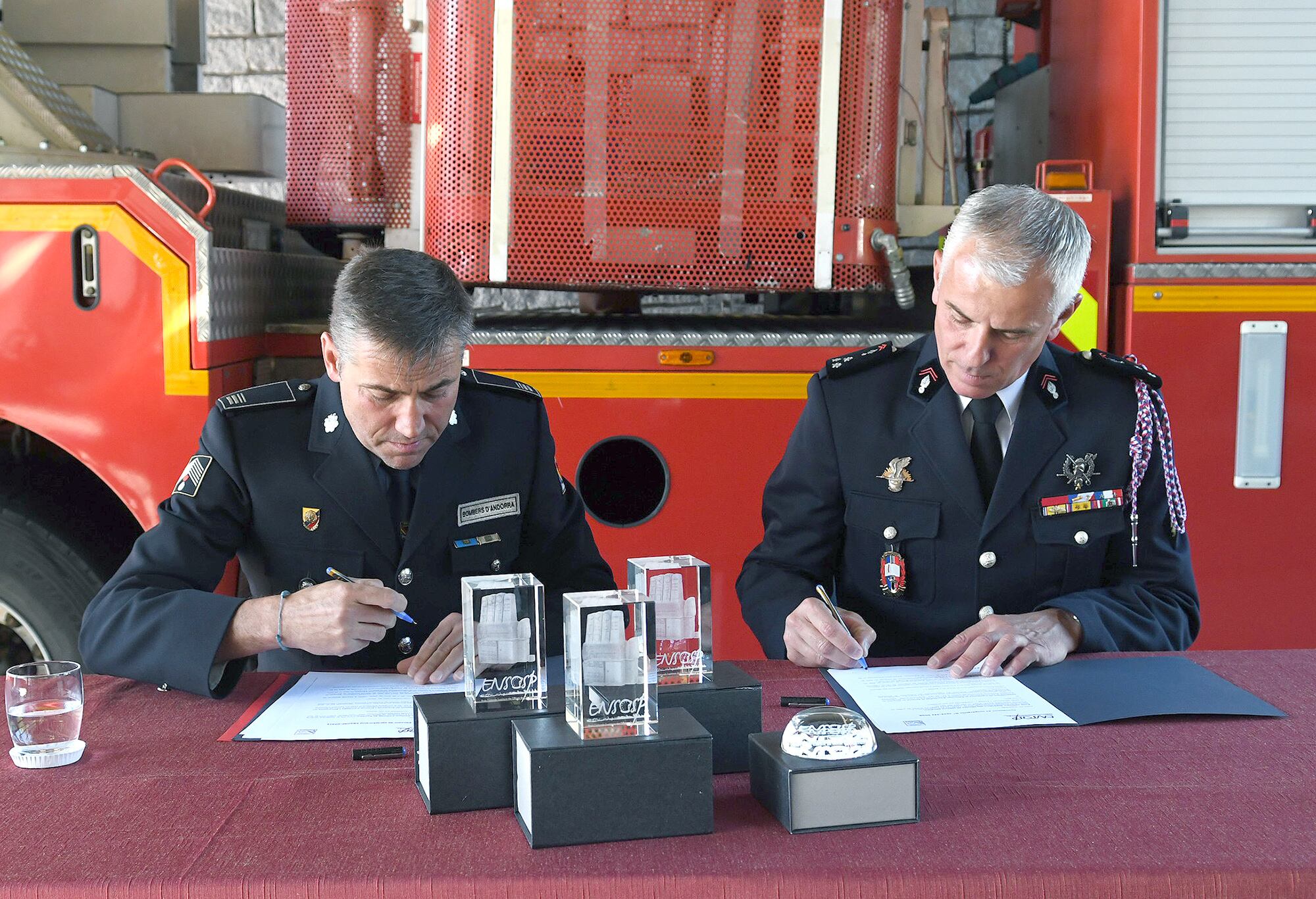 Jordi Farré, director del Cos de Bombers, i Gregory Allione, director de l’Ensosp