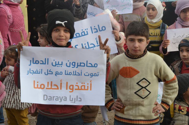 Mensaje desde Daraya: &quot;Estamos asediados entre la destrucción, nuestros sueños mueren con cada bomba. Salva nuestros sueños&quot;