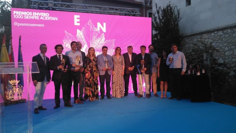 Premiados y autoridades comparten escenario al finalizar la gala de los Envero 2018