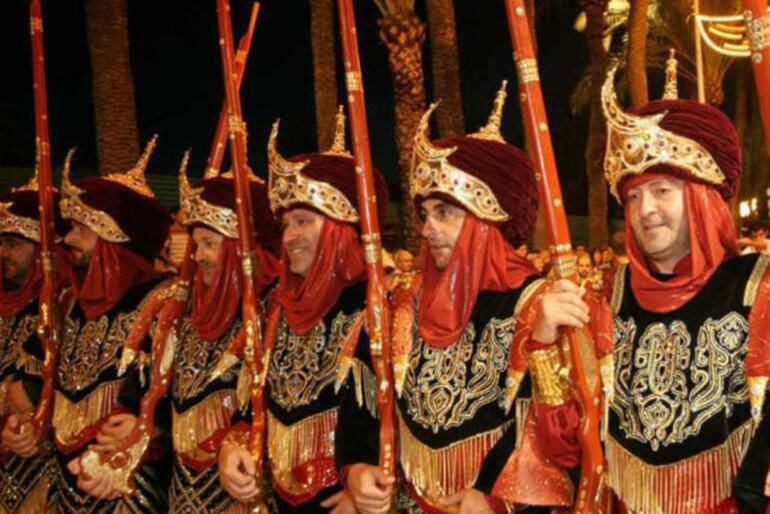 Desfile de Moros y Cristianos de Santa Pola