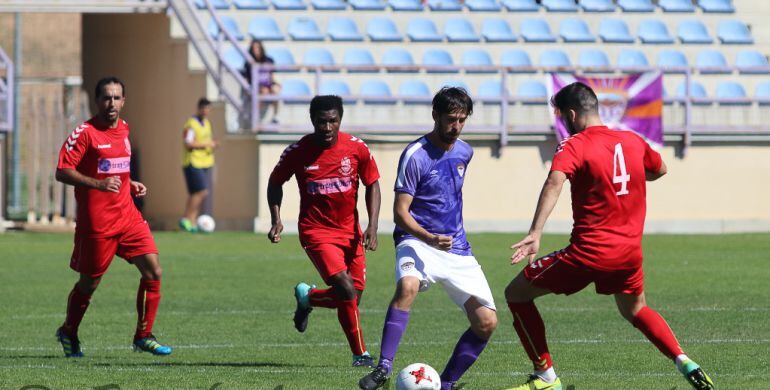 Imagen del jugador morado Sergio Chiloeches durante la última visita del Madridejos a Guadalajara (1-0 Nico Cháfer)