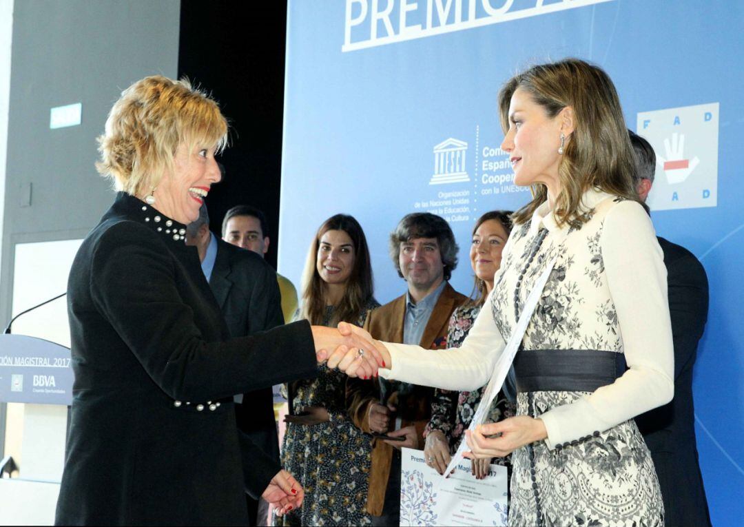Ana Sánchez recibe el premio Acción Magistral el pasado año de manos de la Reina Leticia.