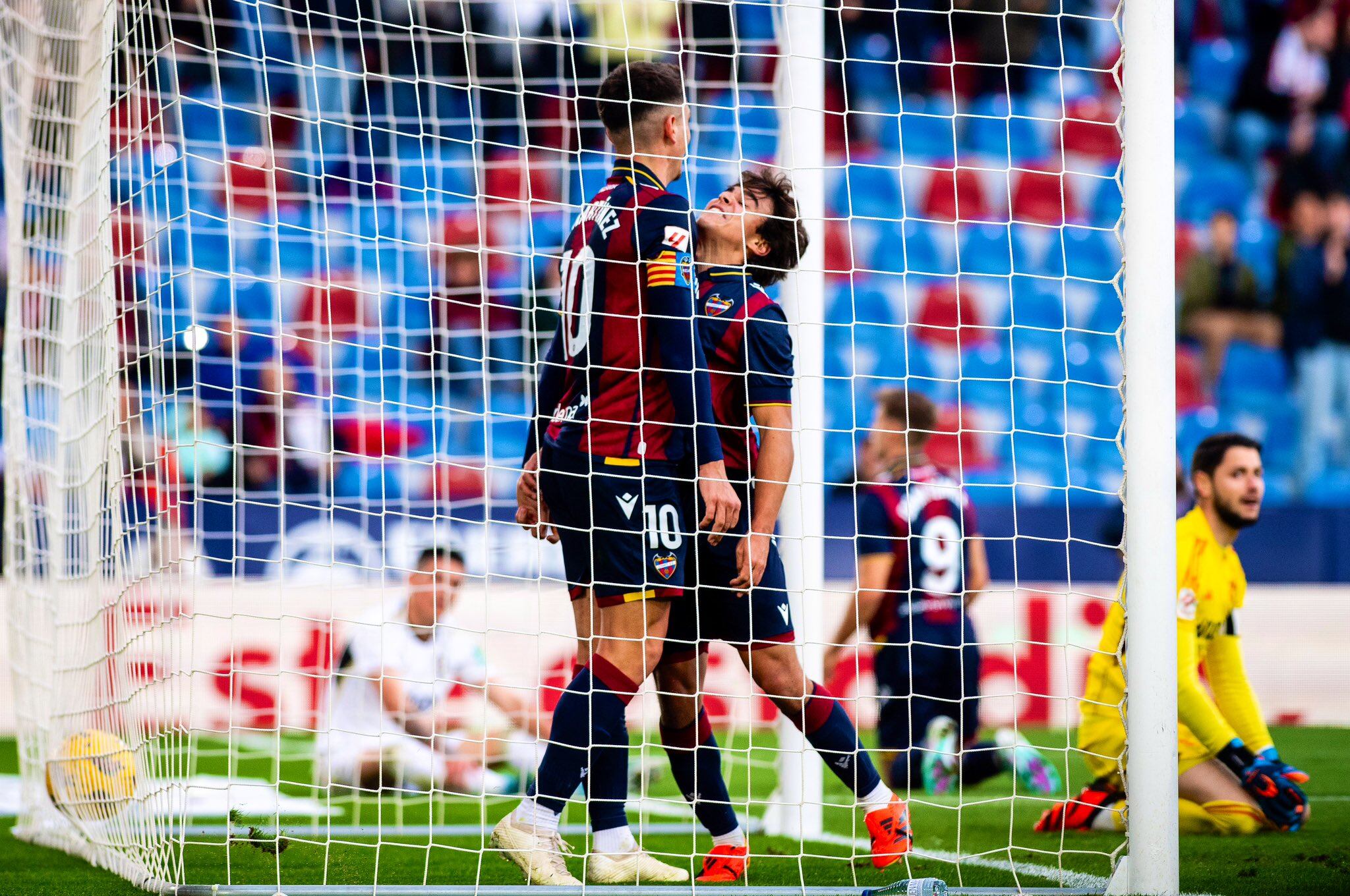 Jugadores del Levante celebran uno de sus goles contra el Albacete