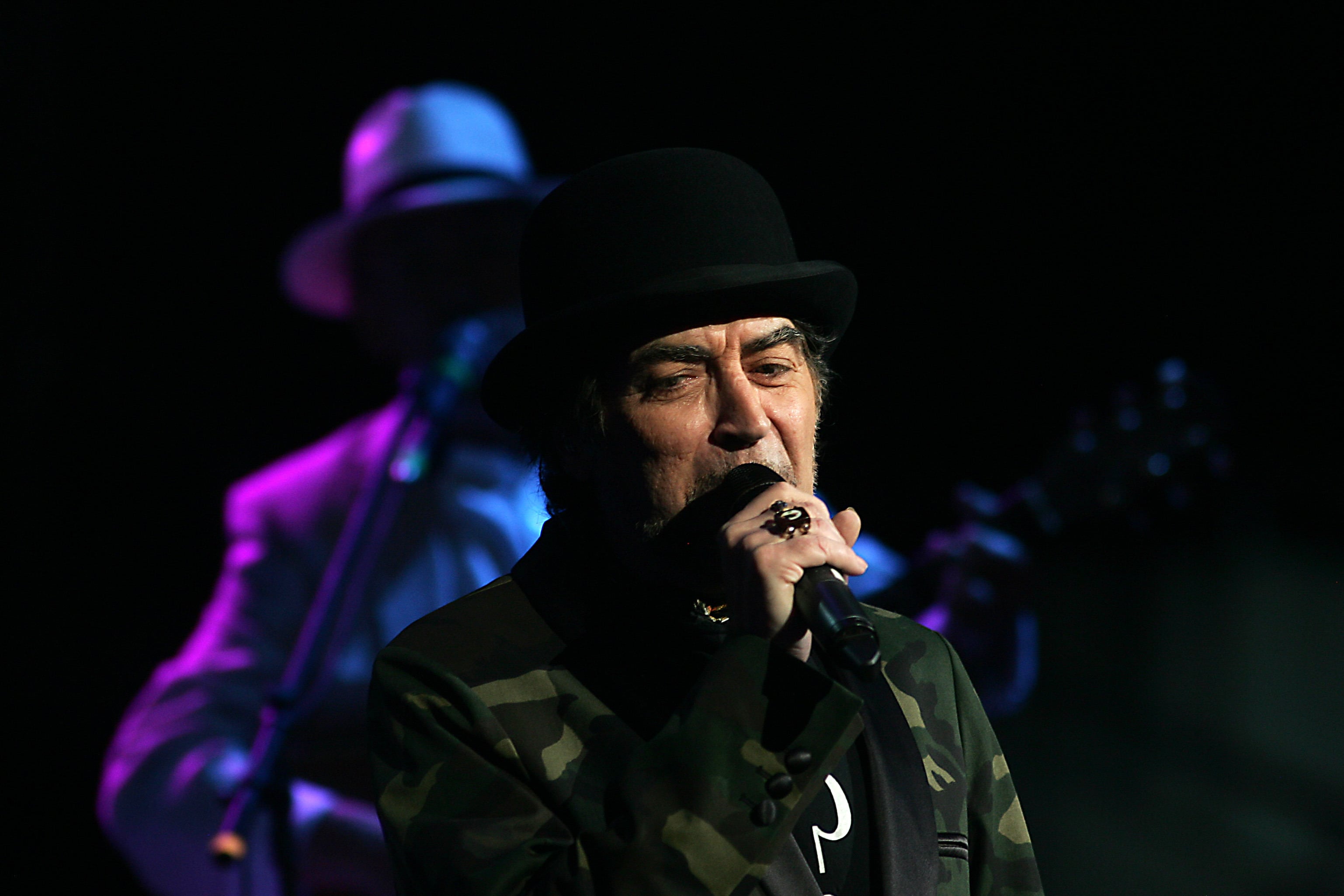 MONTERREY, MEXICO - APRIL 29:  Spanish singer Joaquin Sabina performs during a concert at Arena Monterrey on April 29, 2010 in Monterrey, Mexico. (Photo by Alfredo Lopez/Jam Media/LatinContent via Getty Images)