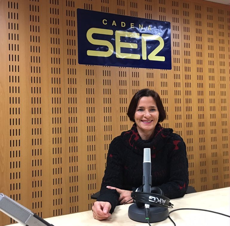 Mª Luz Martínez Seijo en los estudios de Radio Palencia