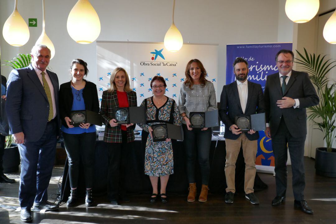 Los representantes ibicencos recogiendo el galardón