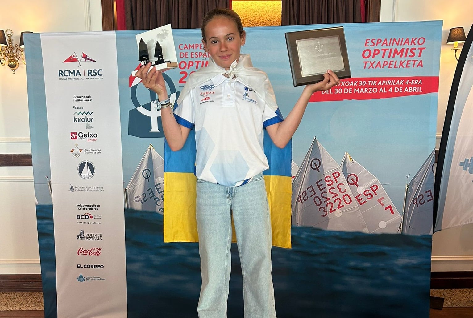 La lanzaroteña Lola Carrión tras proclamarse campeona de España de Optimist sub´13 en Guetxo.