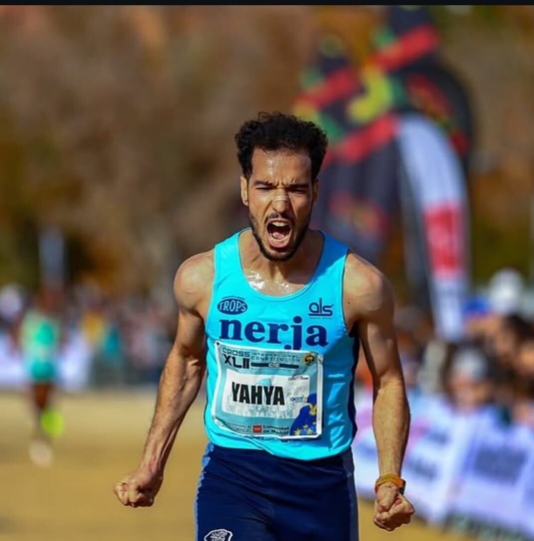 El atleta del Club Nerja Trops Yahya Aouina, campeón de España absoluto de campo a través