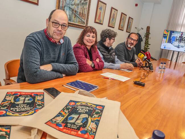 Bolsas de tela bordadas con el cartel de las fiestas de Moros y Cristianos de Elda