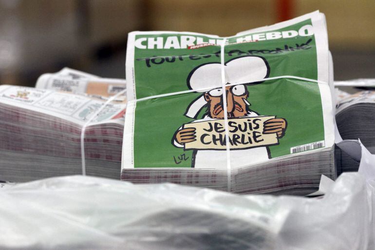 NAN07. NANTES (FRANCIA), 13/01/2015.- Vista de paquetes de copias del próximo número del semanario &quot;Charlie Hebdo&quot; hoy, martes 13 de enero de 2015, en el centro de distribución en Nantes (Francia). La edición, que llegará mañana a los quioscos, reivindica