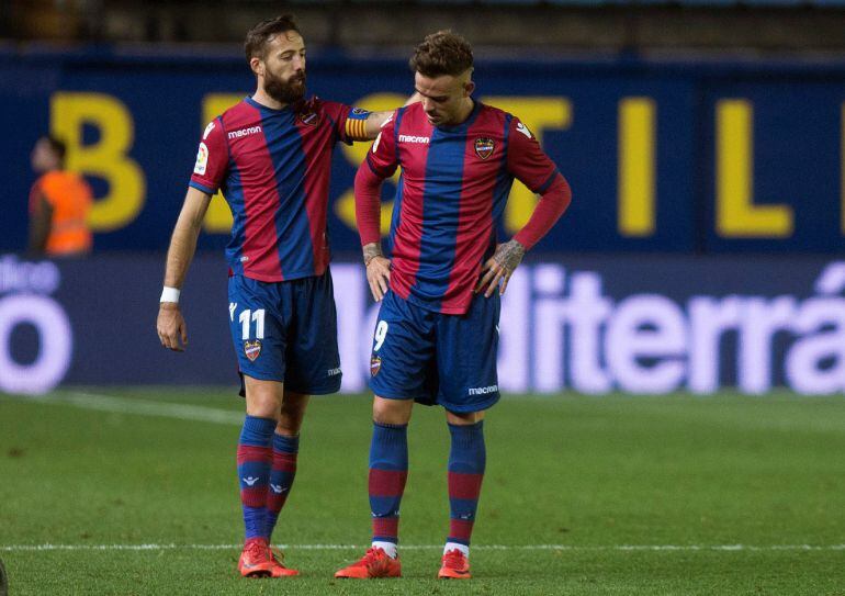 Los jugadores del Levante, el media punta José Luis Morales y el delantero Roger Martí 