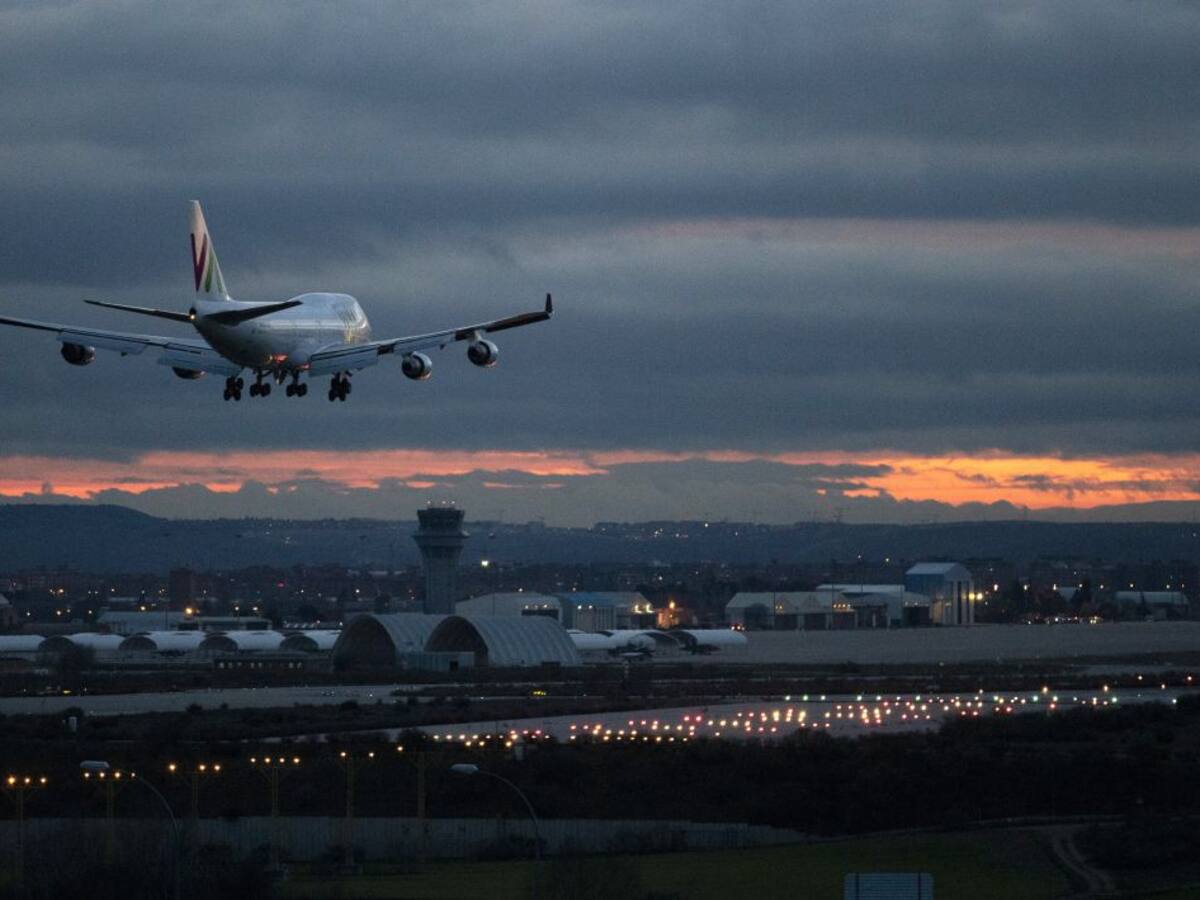 El vuelo con una veintena de españoles repatriados por el coronavirus aterriza en Madrid