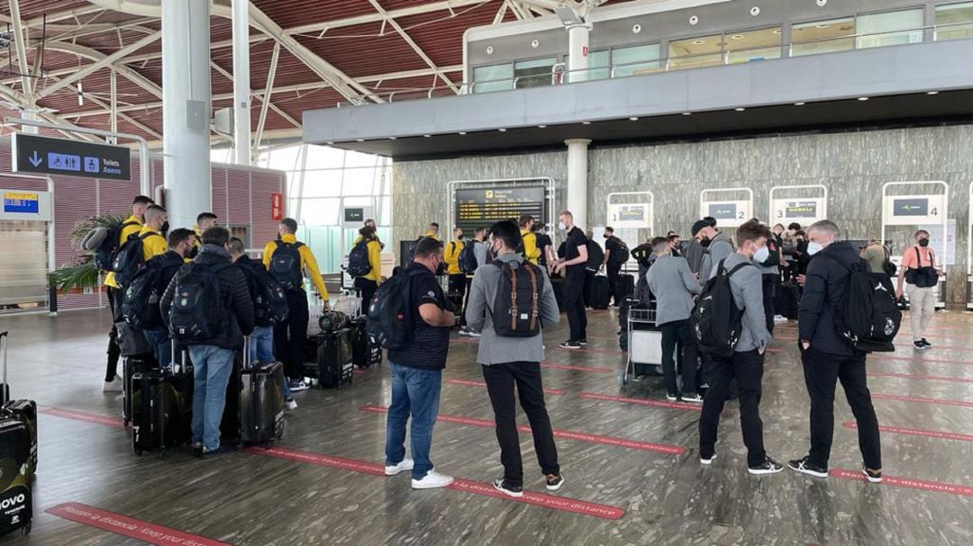 Los tres representantes españoles de la final a ocho de la BCL han salido desde el aeropuerto de Zaragoza